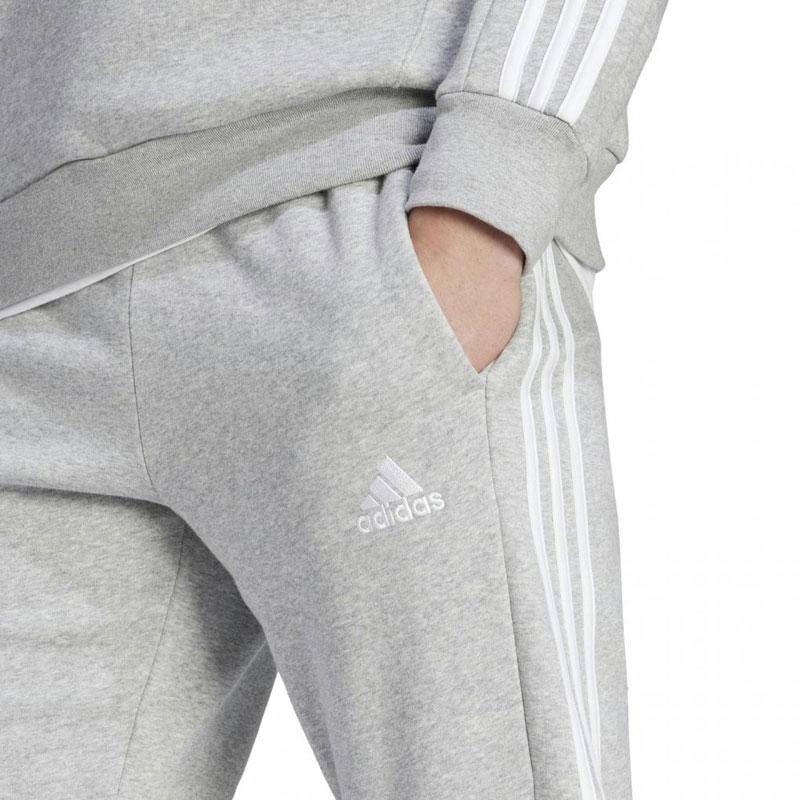 ADIDAS Essentials Fleece 3-Stripes Tapered Cuff Pants (IJ6494)ΑΝΔΡΙΚΟ ΠΑΝΤΕΛΟΝΙ ΦΟΡΜΑΣ ΓΚΡΙ